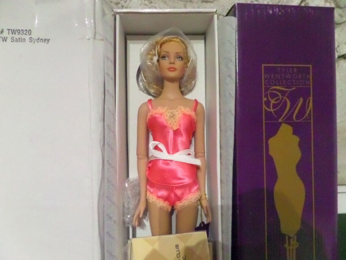 TONNER 2004 STORE EXCLUSIVE TONNER 2004 STORE EXCLUSIVE