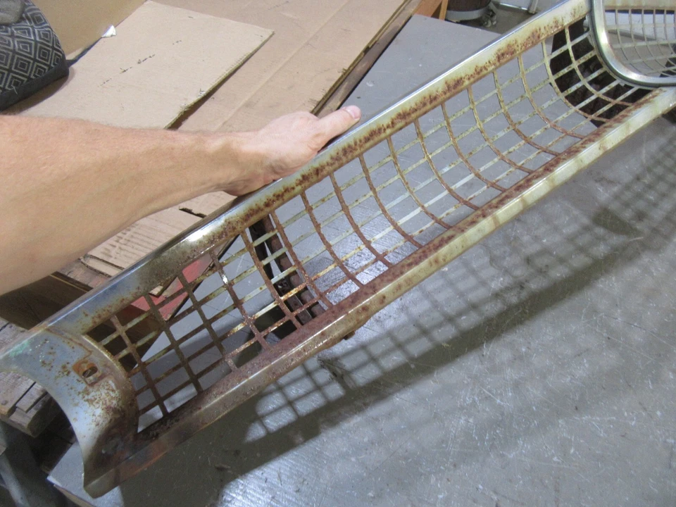 Ford Customline Fairlane 1955 exterior delantero parrilla original moldura pieza Foto 2 de 4