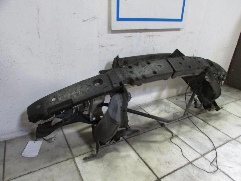 04 05 Refuerzo parachoques delantero bmw 545i Foto 3 de 4