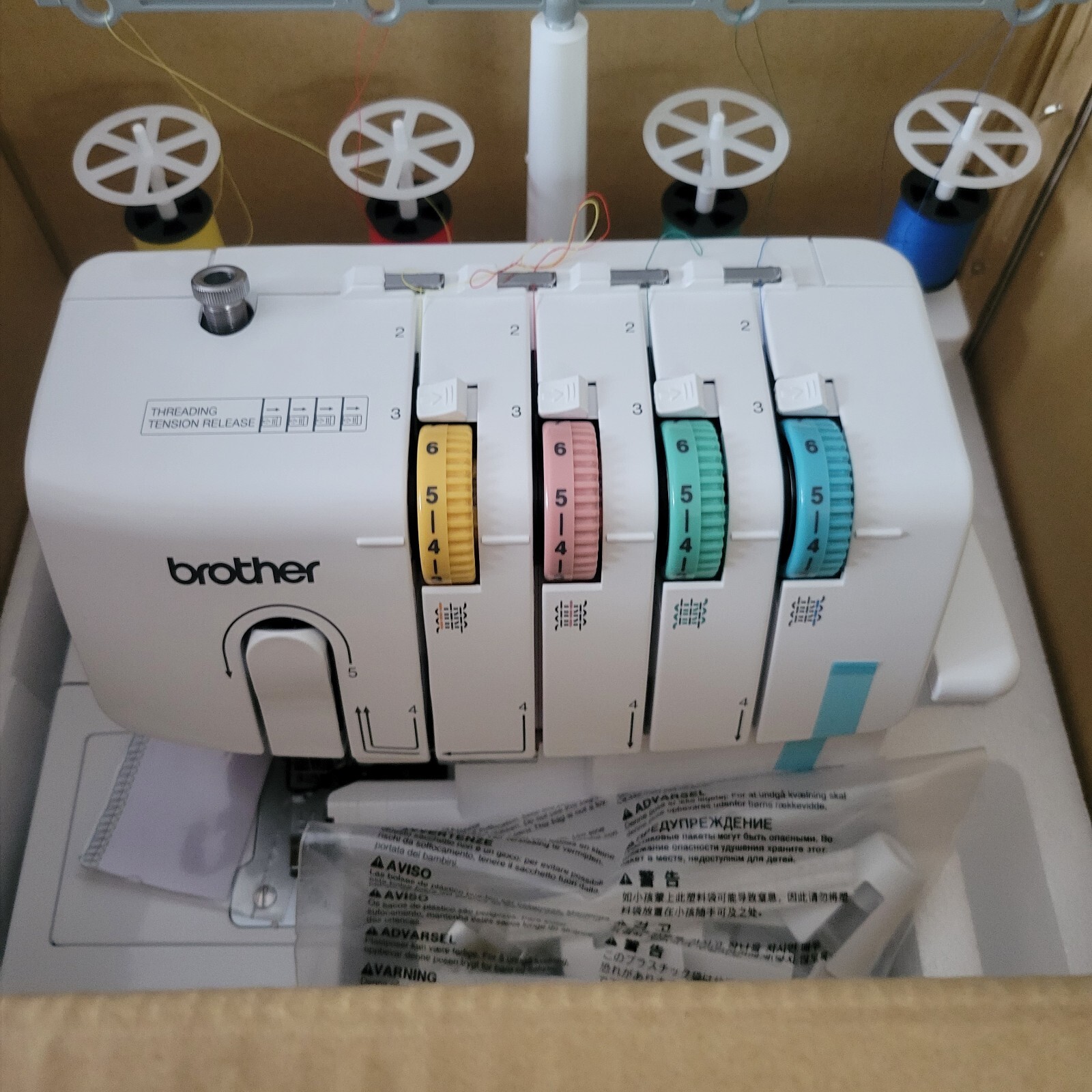 BROTHER LOCK 1034D Serger 4 threads Differential Feed w/Accessories