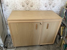 Horn Sewing Machine Cabinet with Air Lift