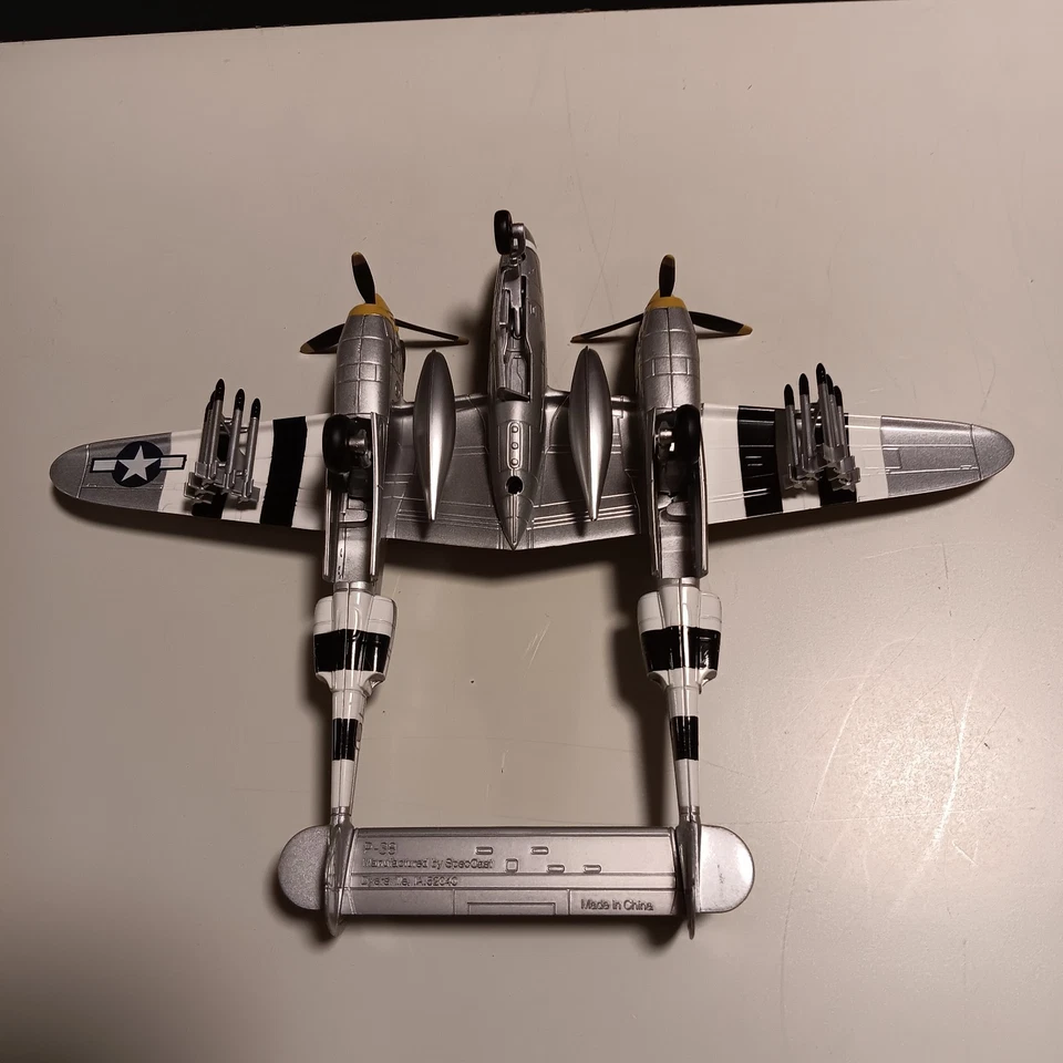 SpecCast Liberty Classics 1:50 Scale P-38 Lightning "Happy Jack's Go Buggy" - Image 4 of 4