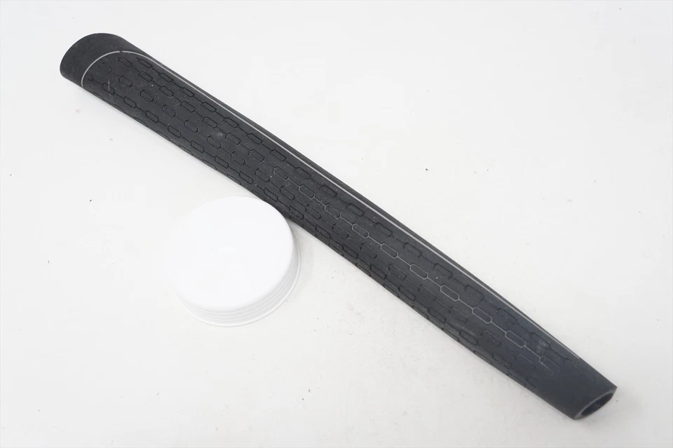 New Titleist Scotty Cameron Full Contact Putter Grip Black/White - Image 2 of 4