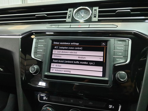 2016 VOLKSWAGEN PASSAT R LINE 2.0 BiTDI 4MOTION DSG 240PS + DCC + SAT NAV + FSH - Picture 17 of 18