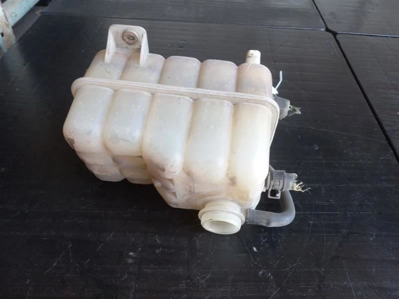 Depósito de refrigerante estilo clásico 99-07 GMC Sierra 2500 15808716 Foto 4 de 4