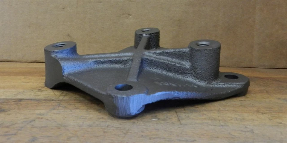 AMC AMX Javelin Rebel 1967-74 usado caja de cambios de dirección soporte de placa de montaje 3171331 Foto 3 de 4