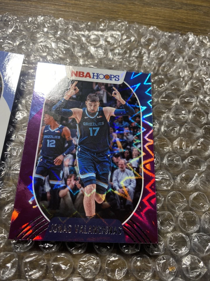 2020-21 Panini NBA Hoops Purple Explosion 29 parallel Jonas Valanciunas Memphis - Image 2 of 3