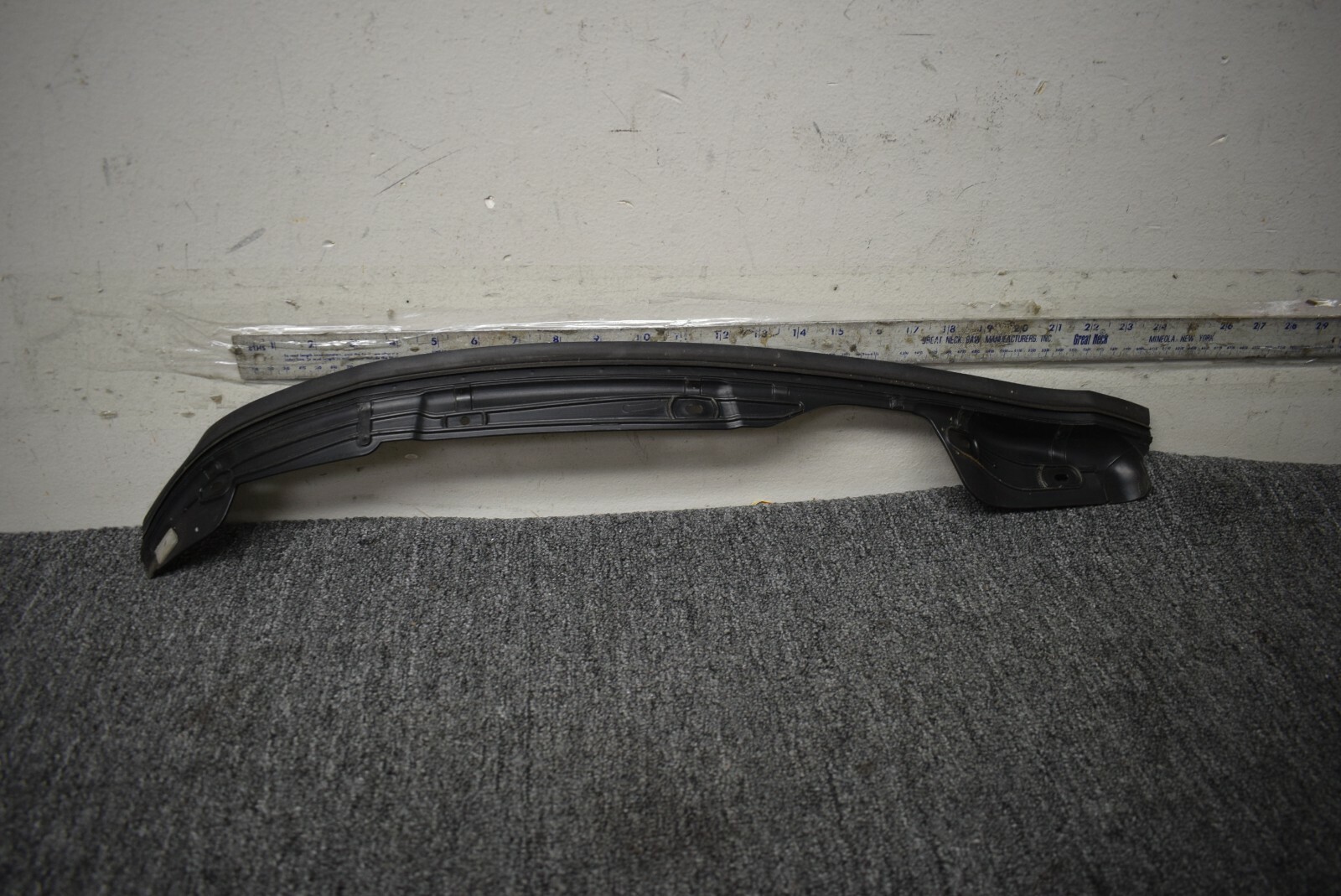 2014-2016 MASERATI GHIBLI DOOR VERTICAL GASKET FACTORY OEM