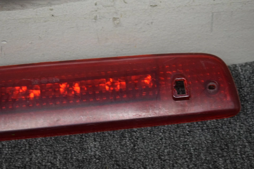 Tercera luz de freno trasera Lincoln Navigator 2004 OEM de fábrica Foto 3 de 4