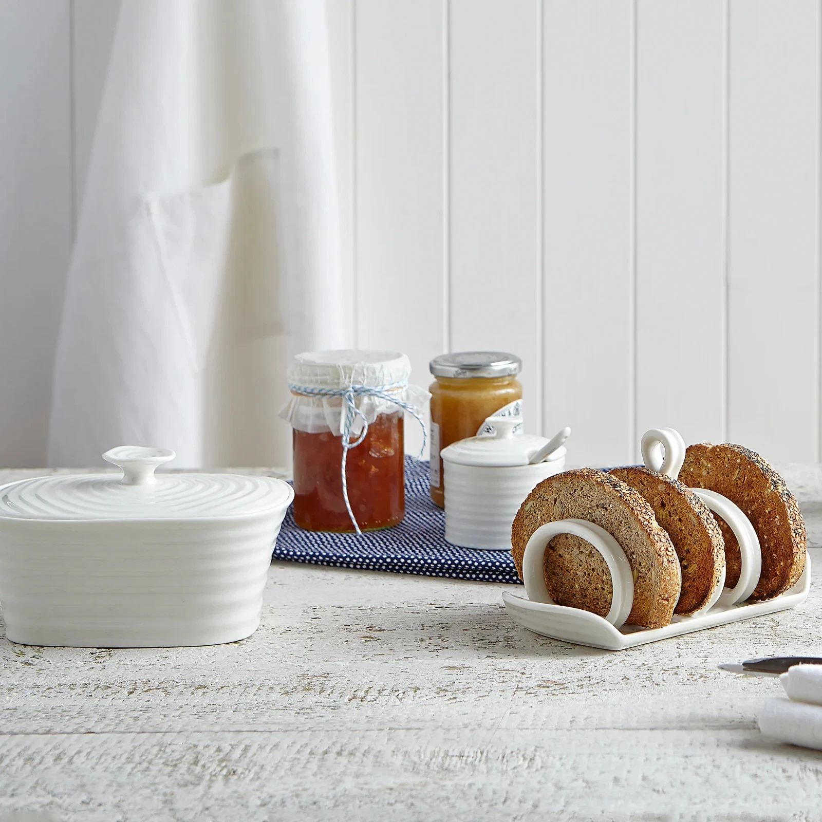 ❀ڿڰۣ❀ PORTMEIRION SOPHIE CONRAN White Porcelain BUTTER DISH With COVER ❀
Opens in a new window or ta