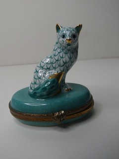 Vintage Peint a' la Main Limoges France Porcelain Trinket Box Cat On A Pillow