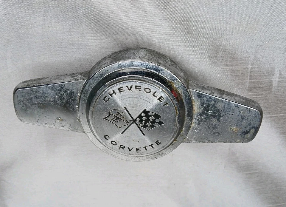 1956 - 1962 CORVETE SPINNER WHEEL COVER HUB CAP GENUINE FACTORY ORIGINAL OEM - Image 4 of 4