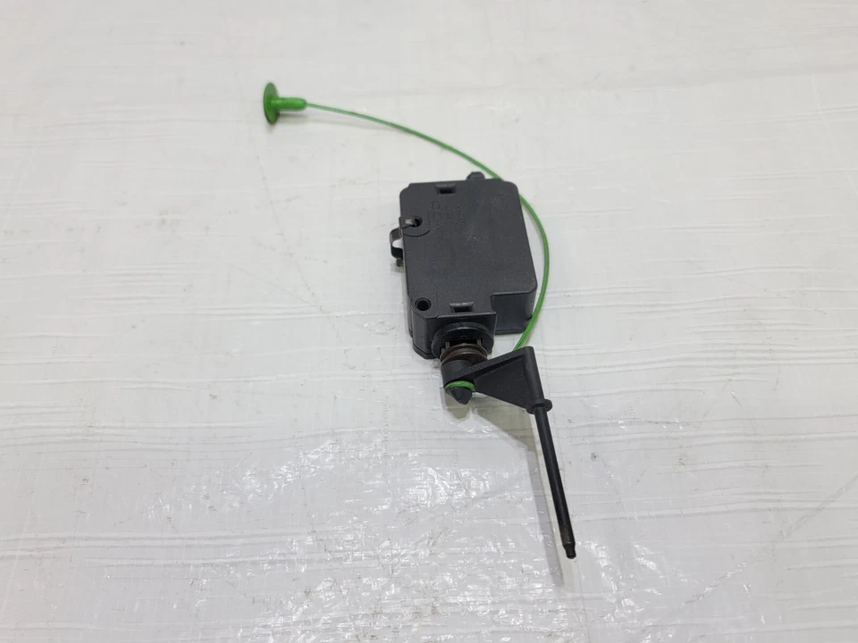 2002-2003 BMW 745Li Fuel Gas Filler Tank Door Actuator Motor OEM 67-11-8-381-522 Foto 2 de 4