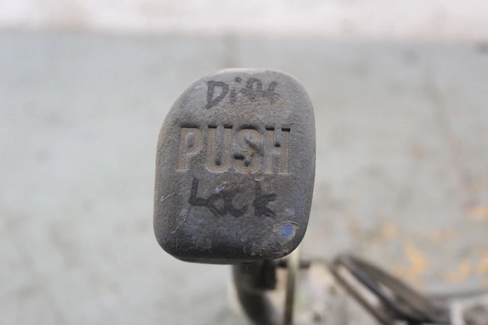 Suzuki Quadrunner 250 LTF250F 2001 4x4 palanca de cambios manual mango A379 Foto 2 de 4