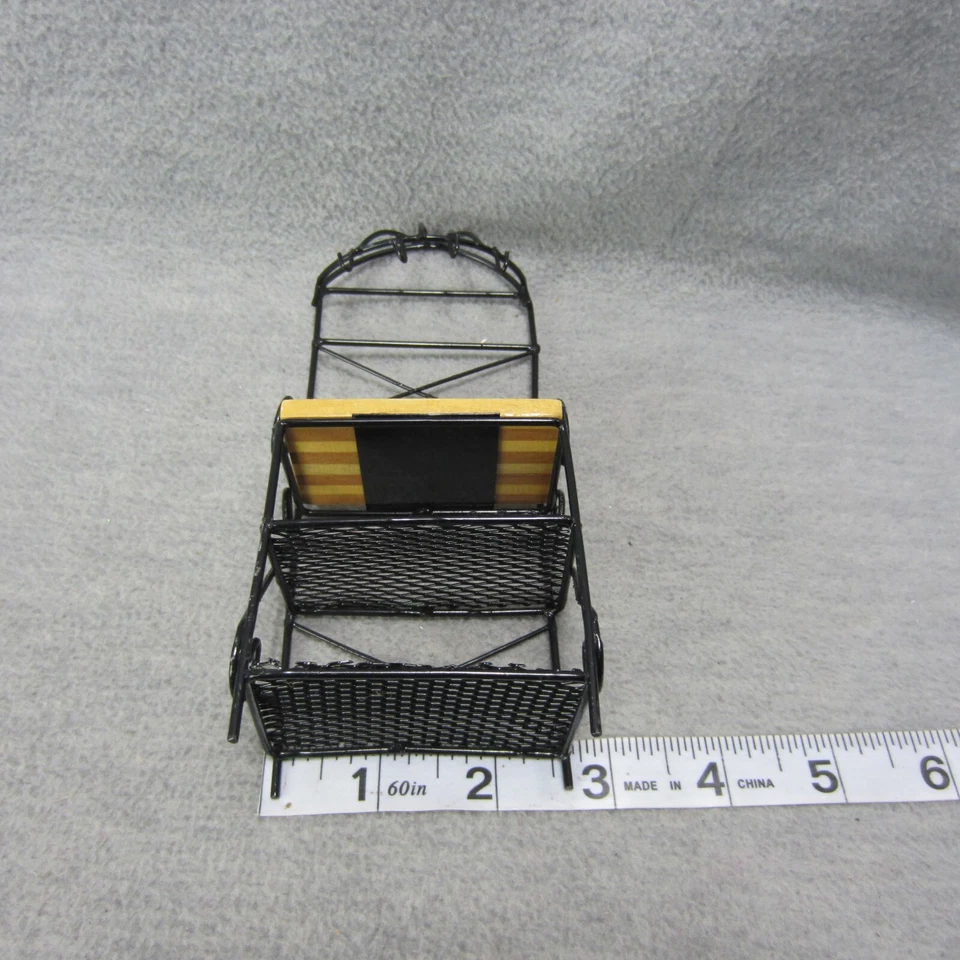 Estante de panadería o soporte para plantas de metal tamaño casa de muñecas miniatura con bloque de carniceros Foto 3 de 4