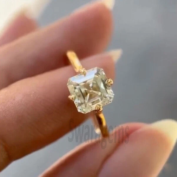 Anillo de compromiso de moissanita blanco roto corte Asscher de 1,50 quilates enchapado en oro amarillo de 14 k Foto 2 de 4
