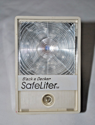 Black & Decker SAFELITER Power Failure Light 9367 Wall Outlet Emergency Lighting