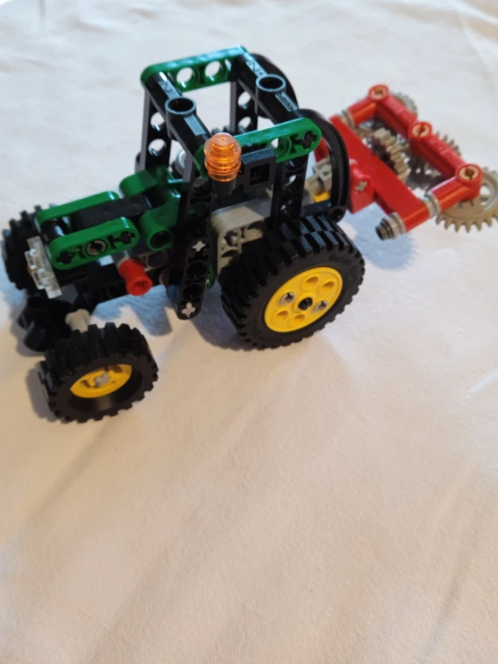LEGO Technic 8281 Mini Tractor, photo 3 sur 5