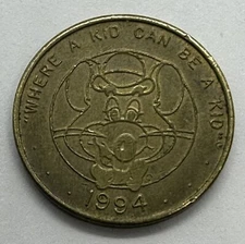 rare 23mm 1994 BRASS CHUCK E CHEESE TOKEN collectible Pizza Time Theatre Showbiz