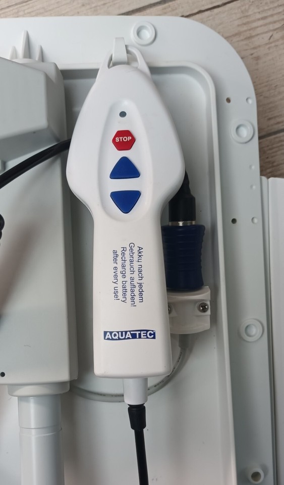 Aquatec Orca Bath Lift Excellent Clean Condition With Charger and