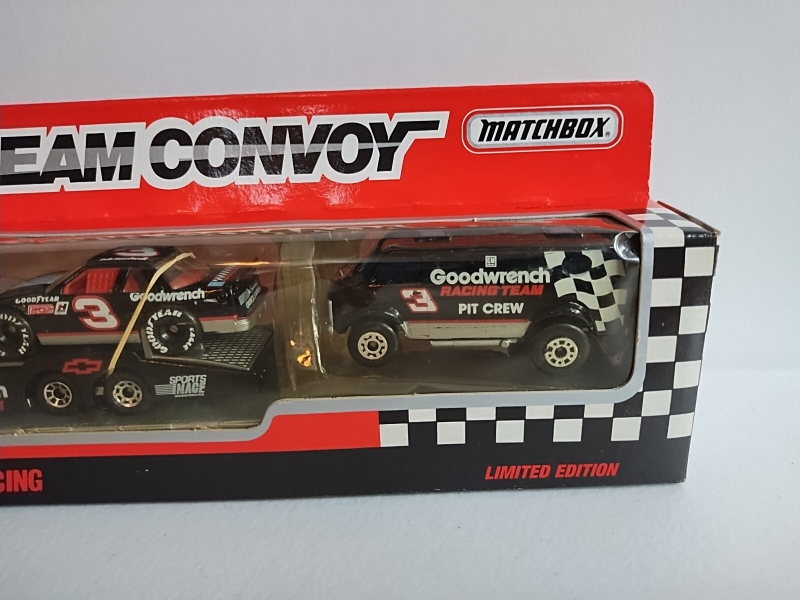 Dale Earnhardt Matchbox Superstars Team Convoy GM Goodwrench 1/64