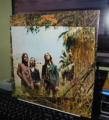 AMERICA.  '' HAT TRICK ''  LP UK 1973. WARNER BROS LABEL. ORIG.