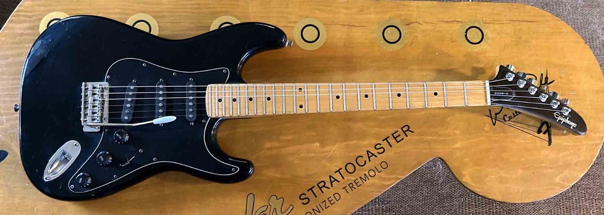 Epiphone by Gibson Stratocaster style Good Condition ProSetUp soft