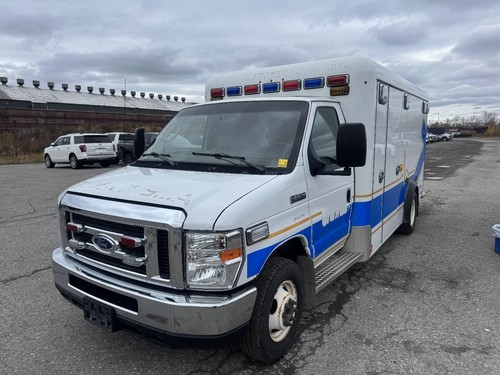 Ambulance 2018 Ford Includes Stryker 2018 Stretcher + Power Loader (18k Value)