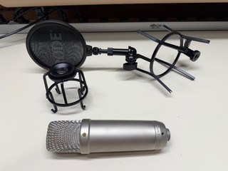 RODE NT1 A CONDENSER MICROPHONE W/ STAND WORKING NICE