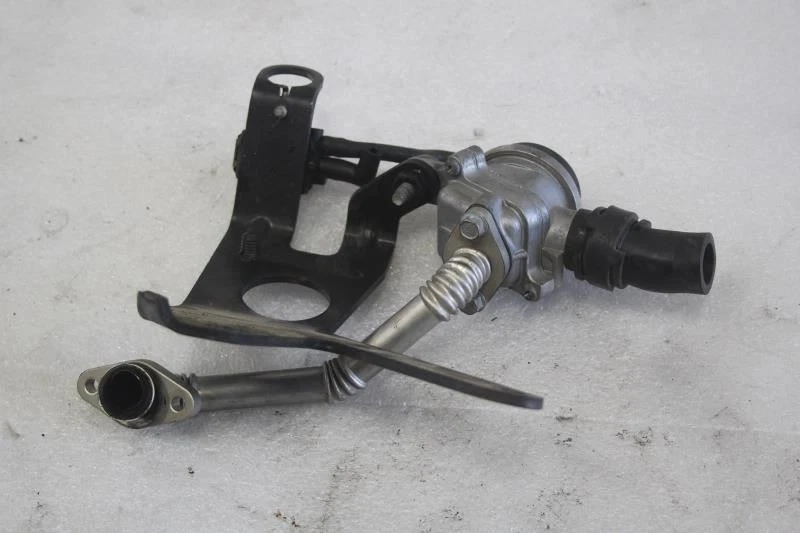 2000 2001 2002 2003 2004 BUICK REGAL AIR INJECTION CHECK VALVE PIPE 24508523 - Image 3 of 4