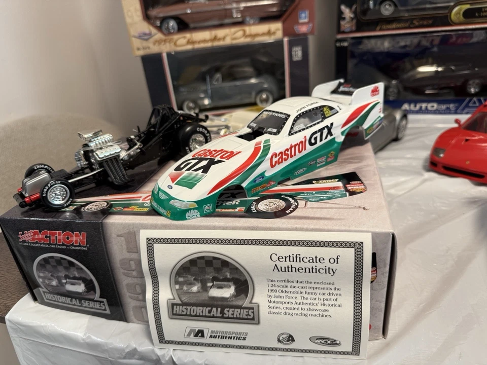 Coche divertido Action John Force Castrol GTX 1/24 1990 NHRA Champion Oldsmobile  Foto 2 de 4
