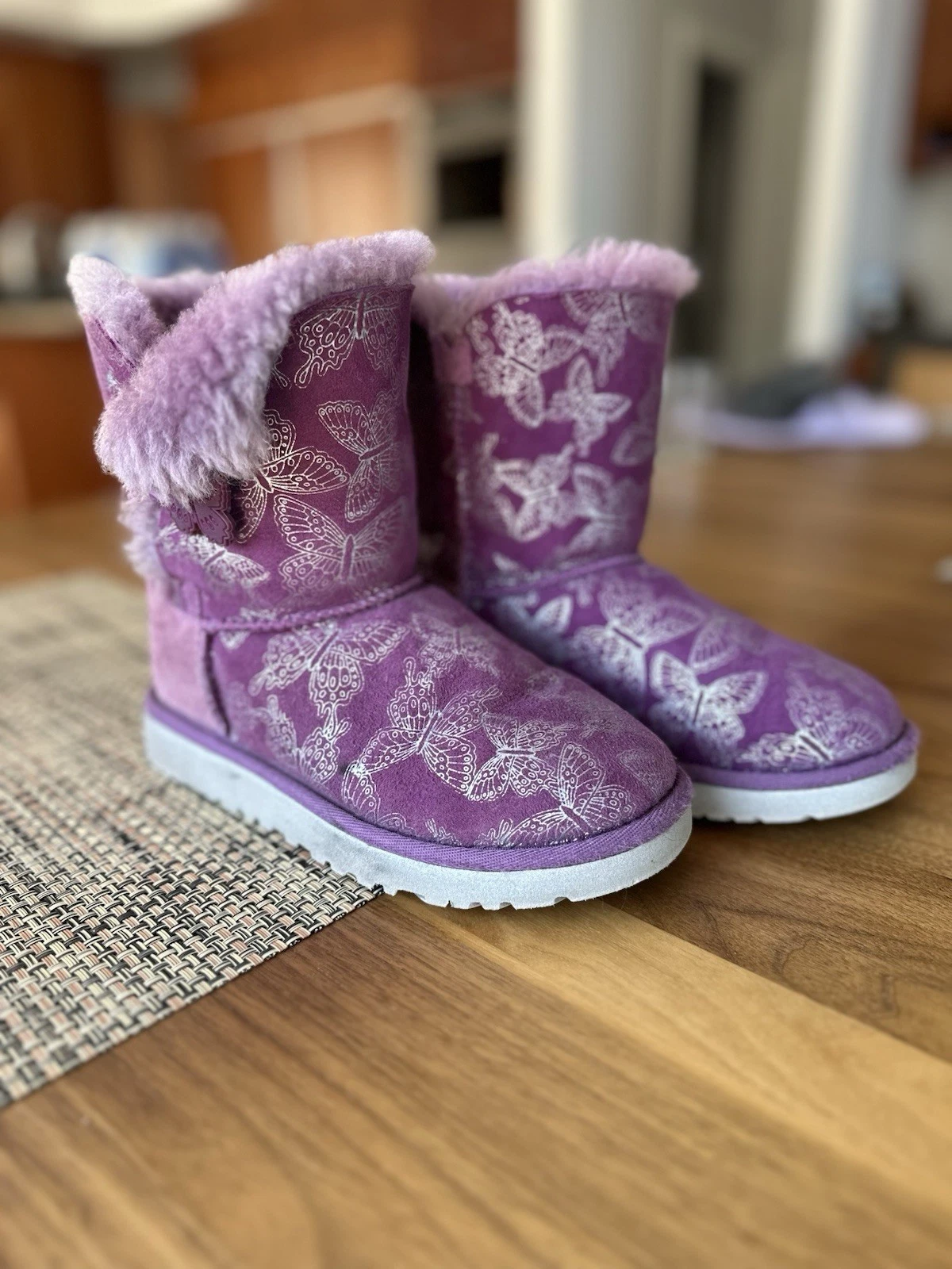 Stivali UGG Australia Bailey con bottoni viola da bambina taglia 1