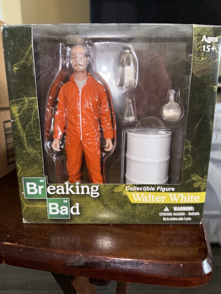 Figura de acción Mezco Breaking Bad Walter White / Heisenberg 6" - Nueva sellada Foto 2 de 2