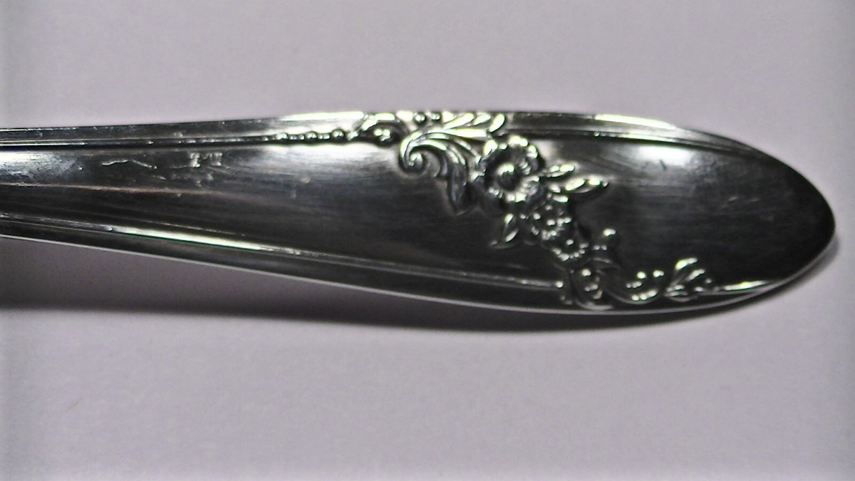 QUEEN BESS II 1946 ONEIDA TUDOR PLATE SILVERPLATE FLATWARE SET