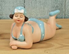 Mollige Deko Figur Badenixe dicke Dame Frau im Badeanzug  zur Auswahl (HB)