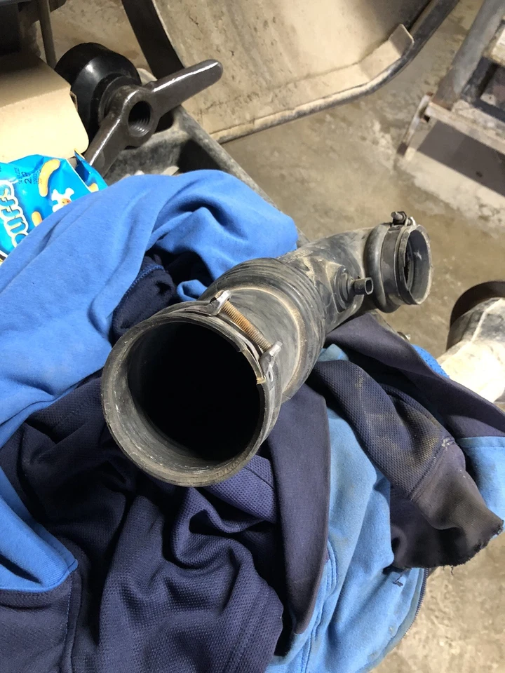 98-04 Isuzu Rodeo Honda Passport Limpiador de admisión de aire Manguera Tubo Conducto 3,2 L Foto 3 de 4