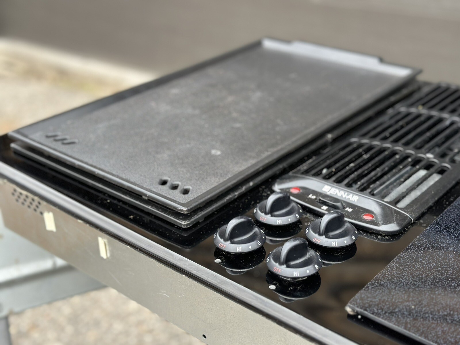 45” Jenn Air Electric Downdraft Cooktop Radiant Glass w/ Grill 3Bay