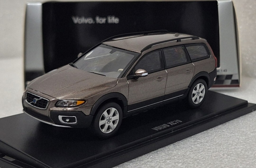 VOLVO XC70 シルバー 1:43 VOLVO XC70 シルバー 1:43 Volvo XC70 4x4 2007 Electric Silver