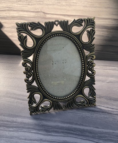 Connoisseur Metal Ornate Gold Tone Photo Picture Frame -Holds 3.5 X 5 Oval Photo - Picture 12 of 15