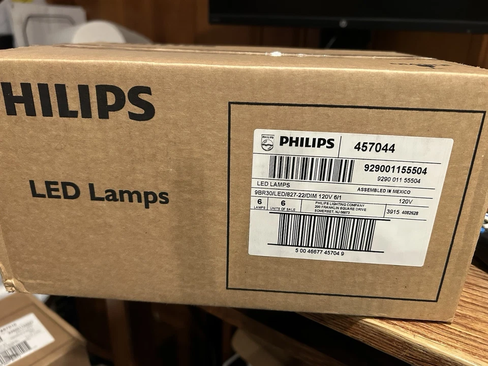6 PC  Philips LED Dimmable 7.2W  65W Soft White 650 Brightness bulb BR30 457044 - Image 2 of 2