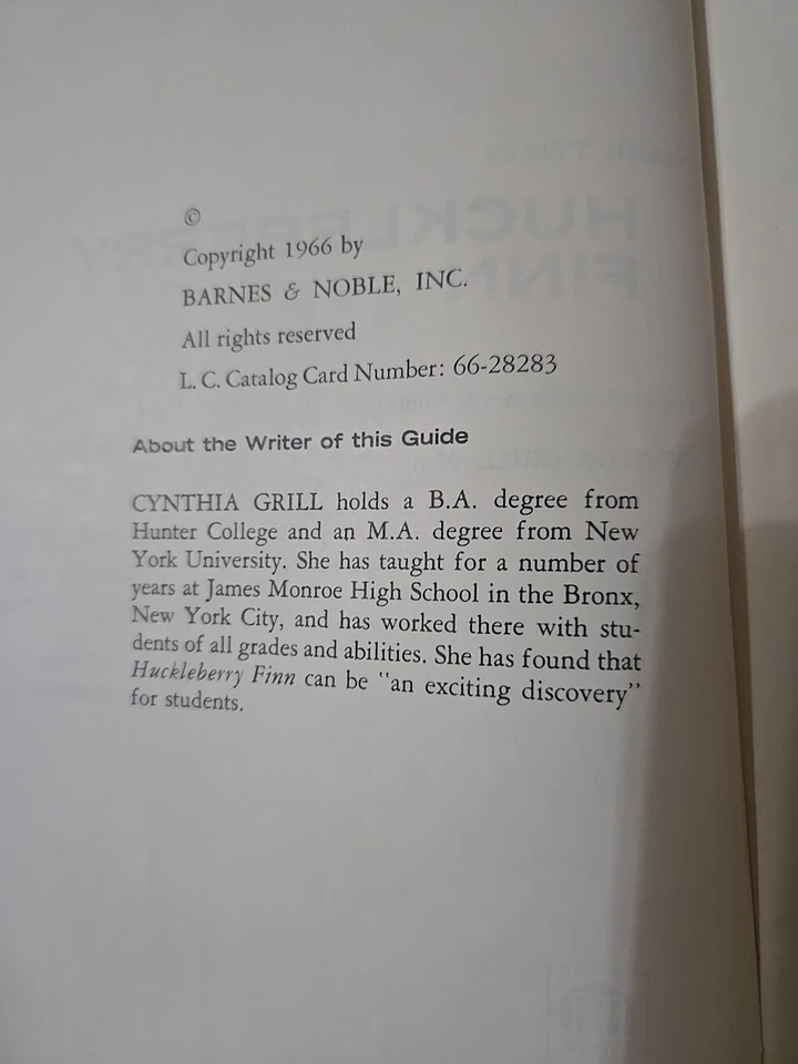 Barnes & Noble Book Notes  Mark Twain Huckleberry&Finn 1966 Vintage  - Image 4 of 4