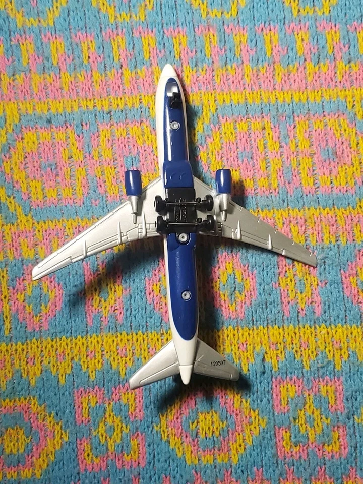 Delta Airlines Diecast Airplane 5.5" Diecast Model Plane Realtoy 1:400 Figure - Image 4 of 4