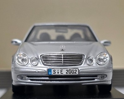 Mercedes-Benz E-Class W211 2007 Silver 1:43 Minichamps B6 696 1948