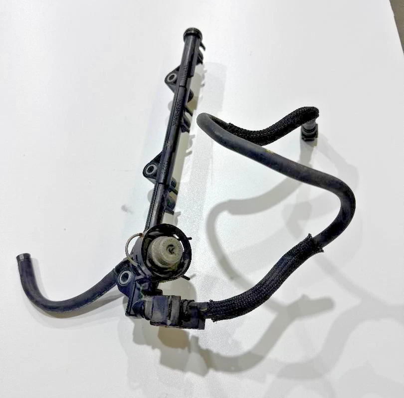 Toyota Sienna 2015 riel de combustible genuino fabricante de equipos originales pieza usada 135.000 millas tubo subensamblaje Foto 2 de 4