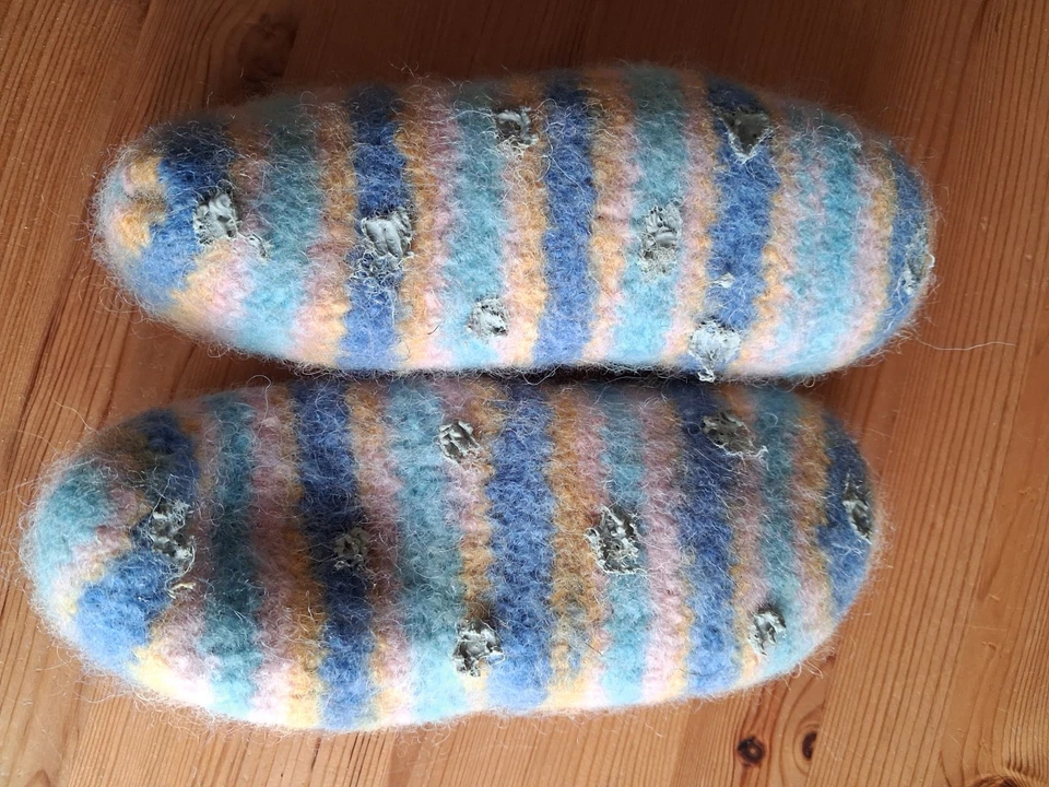 Gestrickte und gefilzte Hausschuhe - Bild 2 von 2