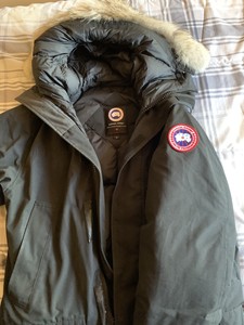 canada goose size small