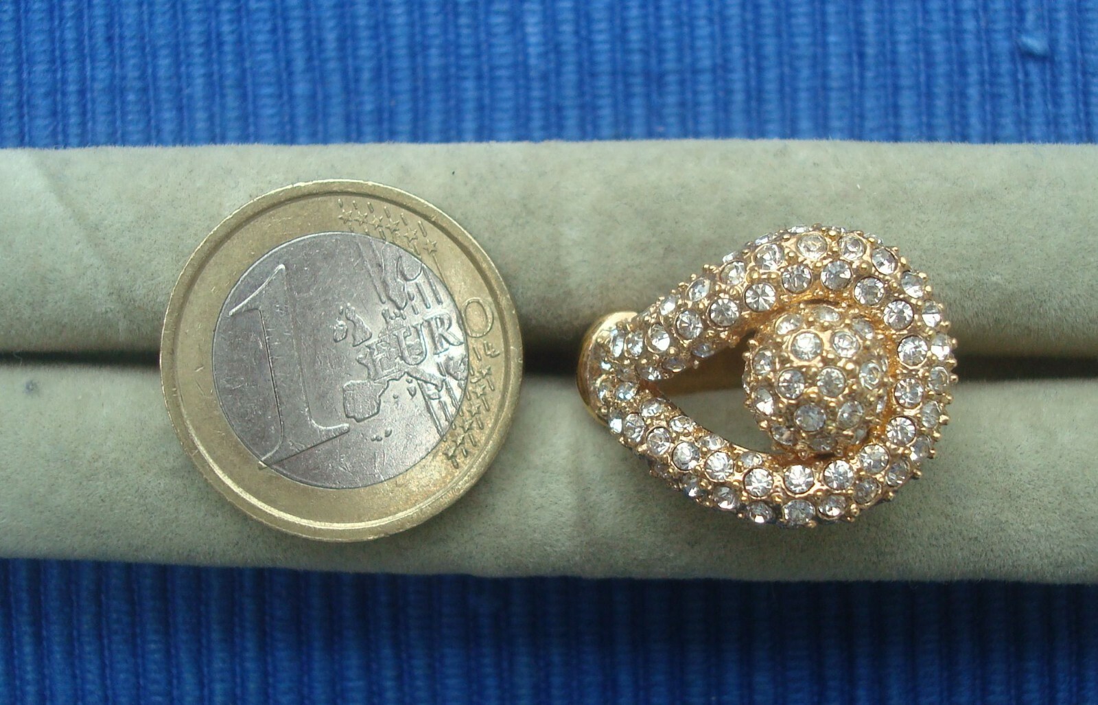 Bague B26C en métal doré plaqué or et strass diamant, l'idée cadeau idéale
