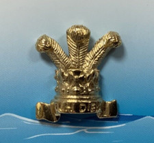 Prince Of Wales Crown And Feathers Gold Plated Pewter Lapel Pin Badge (W)