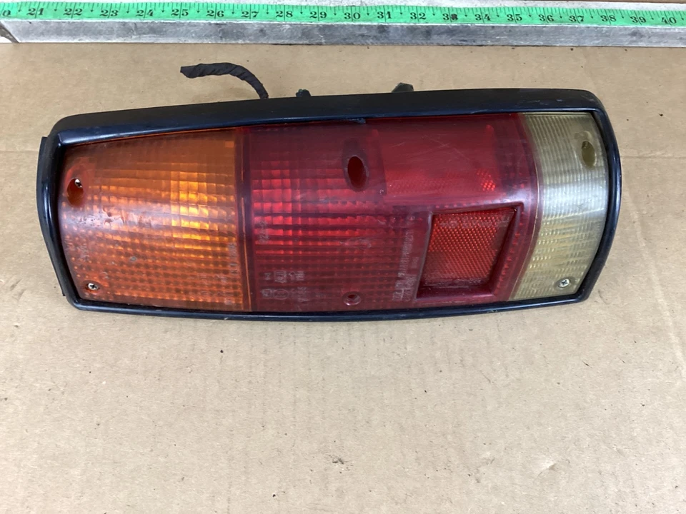 Conjunto de lanterna traseira traseira direita do passageiro Isuzu Trooper 1987-1991 fabricante de equipamento original - Imagem 3 de 4