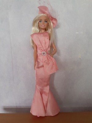 Mattel Barbie Fashionistas Puppe blond Millie rosa Fischschwanz Kleid Juwel Hut OOAK